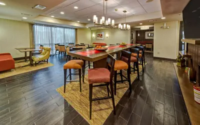 Photo 4 - Hampton Inn Houston Baytown