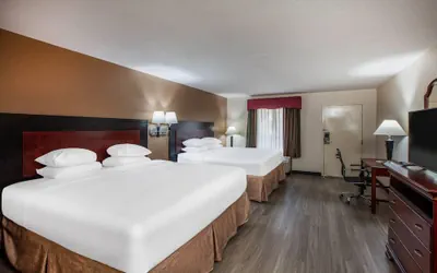 Photo 5 - Days Inn & Suites by Wyndham Tyler