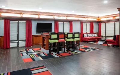 Photo 2 - Days Inn & Suites by Wyndham Tyler