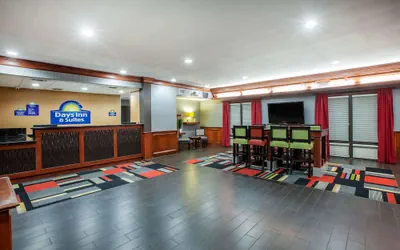 Photo 3 - Days Inn & Suites by Wyndham Tyler