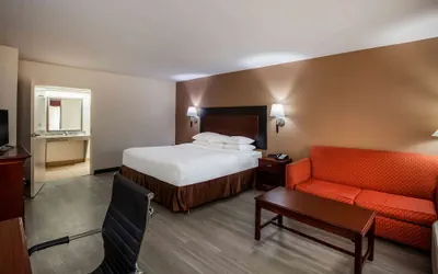 Photo 4 - Days Inn & Suites by Wyndham Tyler