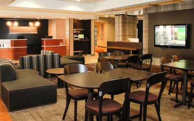 Photo 2 - Courtyard by Marriott Chesapeake