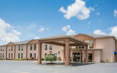Photo 2 - Howard Johnson by Wyndham Beckley