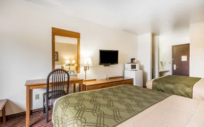 Photo 5 - Rodeway Inn & Suites Madison East