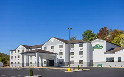Photo 2 - Wingate by Wyndham Pittsburgh/New Stanton