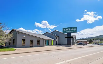 EverSpring Inn & Suites