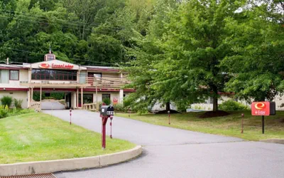 Photo 2 - Econo Lodge Clarks Summit - Scranton