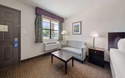 Photo 4 - Days Inn by Wyndham Round Rock