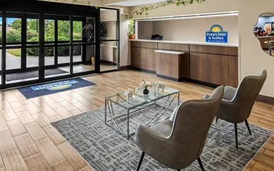 Photo 5 - Days Inn & Suites by Wyndham DeSoto
