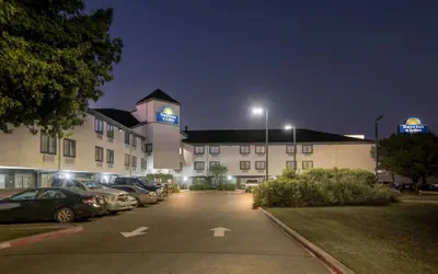 Days Inn & Suites by Wyndham DeSoto