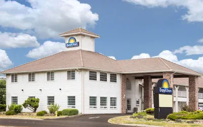 Photo 2 - Days Inn by Wyndham Ocean Shores