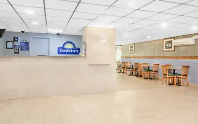 Photo 3 - Days Inn by Wyndham Wilkes Barre