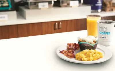 Photo 2 - Holiday Inn Express Hotel & Suites Minneapolis-Minnetonka by IHG