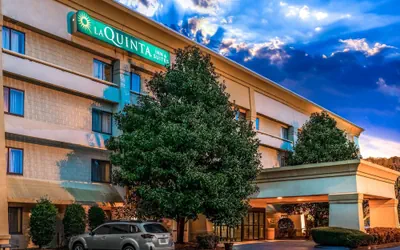 Photo 2 - La Quinta Inn & Suites by Wyndham Nashville Franklin