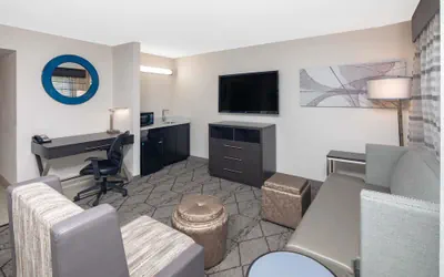 Photo 3 - Wingate by Wyndham - Greenville-Airport