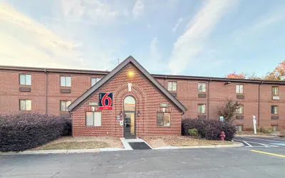 Photo 2 - Studio 6 Suites Greenville, SC - Haywood Mall