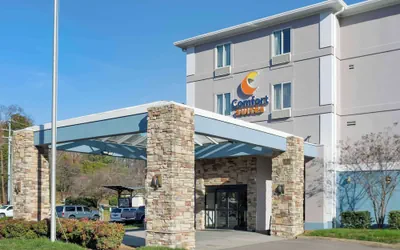 Photo 2 - Comfort Suites Nashville Airport - BNA