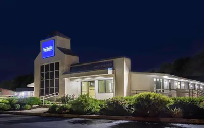 Photo 2 - Travelodge by Wyndham Essington / Philadelphia Airport