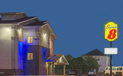 Photo 2 - Super 8 by Wyndham New Castle