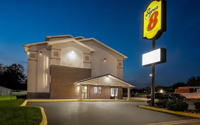 Photo 2 - Super 8 by Wyndham New Castle