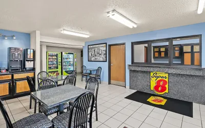 Photo 3 - Super 8 by Wyndham New Castle