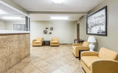 Photo 4 - Super 8 by Wyndham Bloomington/Normal