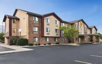 Photo 2 - Super 8 by Wyndham Peoria