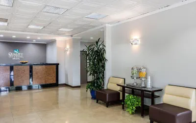 Photo 4 - Quality Inn & Suites Los Angeles Airport - Stadium District