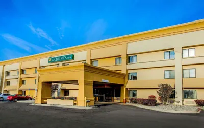 Photo 2 - La Quinta Inn by Wyndham Detroit Southgate