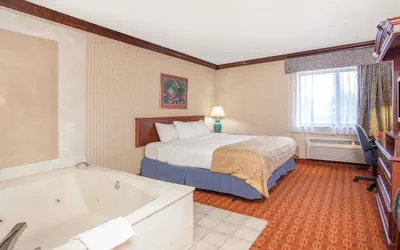 Photo 5 - Baymont by Wyndham Detroit/Roseville