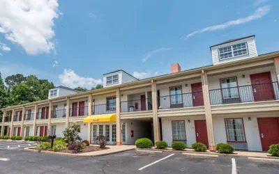 Photo 2 - Super 8 by Wyndham Alexander City