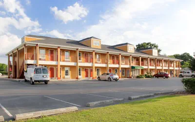 Photo 2 - Quality Inn Albertville US 431