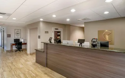 Photo 3 - Comfort Suites near Birkdale Village- Huntersville