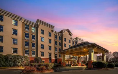 Photo 2 - Comfort Suites near Birkdale Village- Huntersville
