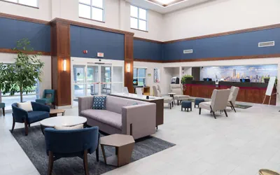 Photo 4 - La Quinta Inn & Suites by Wyndham Bannockburn-Deerfield
