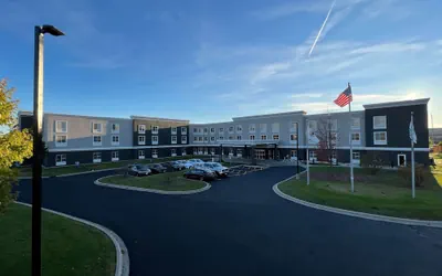 Photo 2 - La Quinta Inn & Suites by Wyndham Bannockburn-Deerfield
