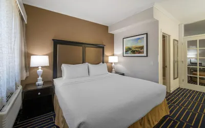 Photo 2 - Best Western Plus Palm Court Hotel