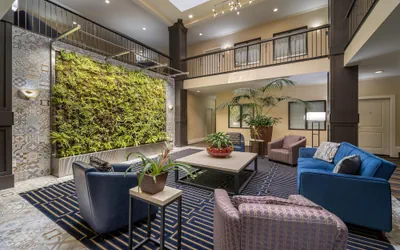 Photo 3 - Best Western Plus Palm Court Hotel