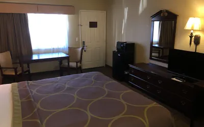 Photo 5 - Super 8 by Wyndham Corning