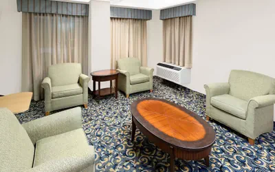 Photo 3 - Super 8 by Wyndham Hattiesburg South