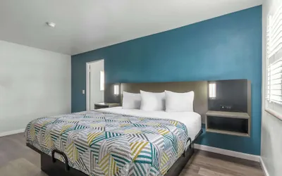 Photo 4 - Studio 6 Suites Madera, California - Yosemite
