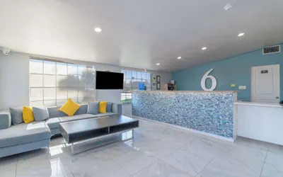 Photo 3 - Studio 6 Suites Madera, California - Yosemite