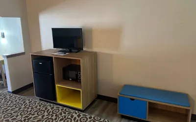 Photo 4 - Days Inn & Suites by Wyndham Opelousas