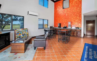 Photo 3 - Americas Best Value Inn Gonzales