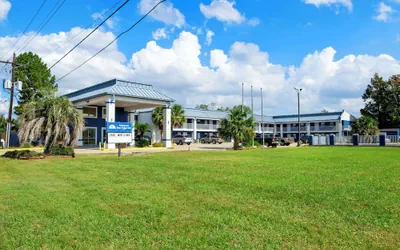 Photo 2 - Americas Best Value Inn Gonzales