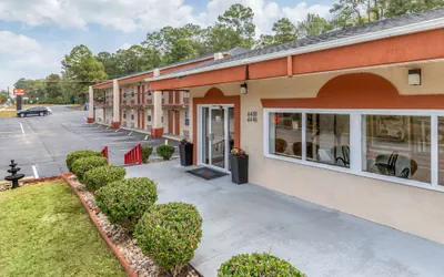 Photo 2 - Econo Lodge Columbia Fort Jackson