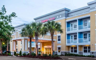 Photo 2 - Comfort Suites at Isle Of Palms Connector