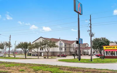 Photo 2 - Motel 6 Rosenberg, TX