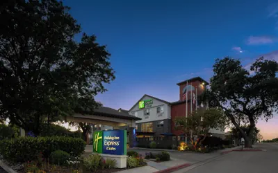 Photo 2 - Holiday Inn Express & Suites Paso Robles by IHG