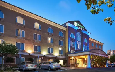 Photo 2 - Holiday Inn Express Hotel & Suites San Diego-Sorrento Valley by IHG